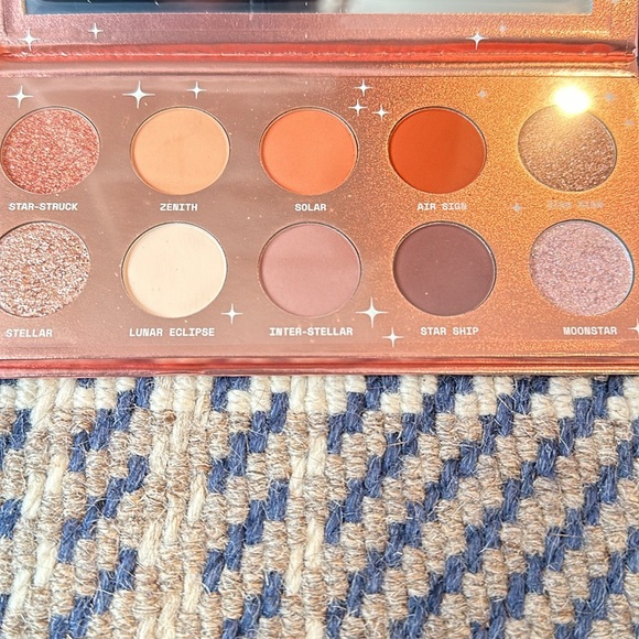 NWB ITEM “In My Element” Eyeshadow Palette - Picture 2 of 3